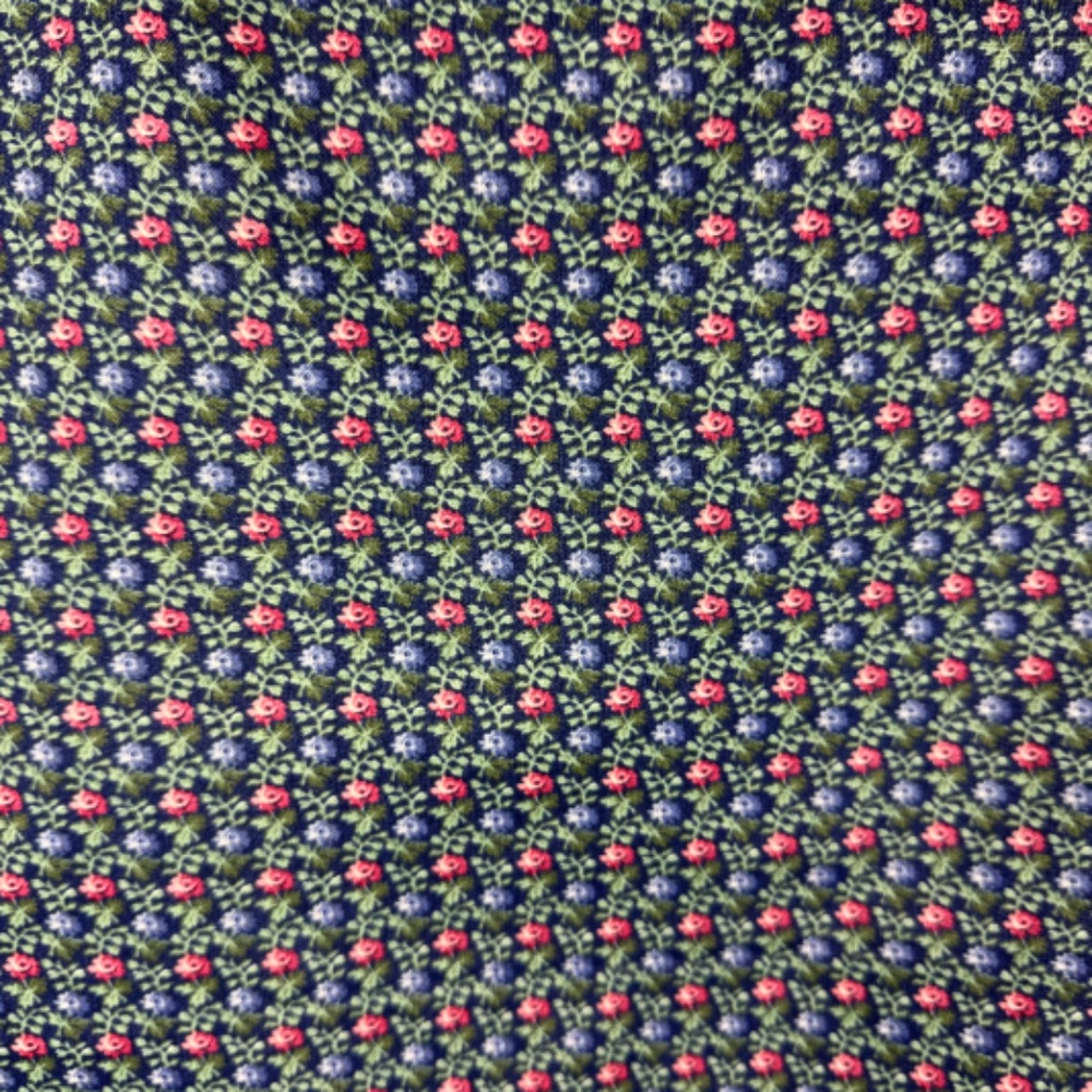 Crisp New Cotton Fabric 2 yds Pink Cabbage Roses on Blue Calico Quilting Quilt - Picture 9 of 12